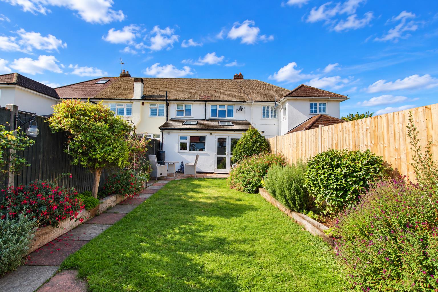 3 bed property in Ash Close, Carshalton